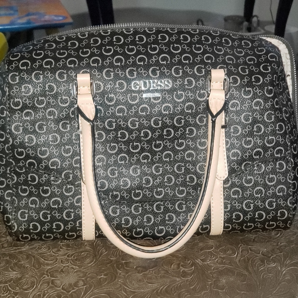 Guess conely style